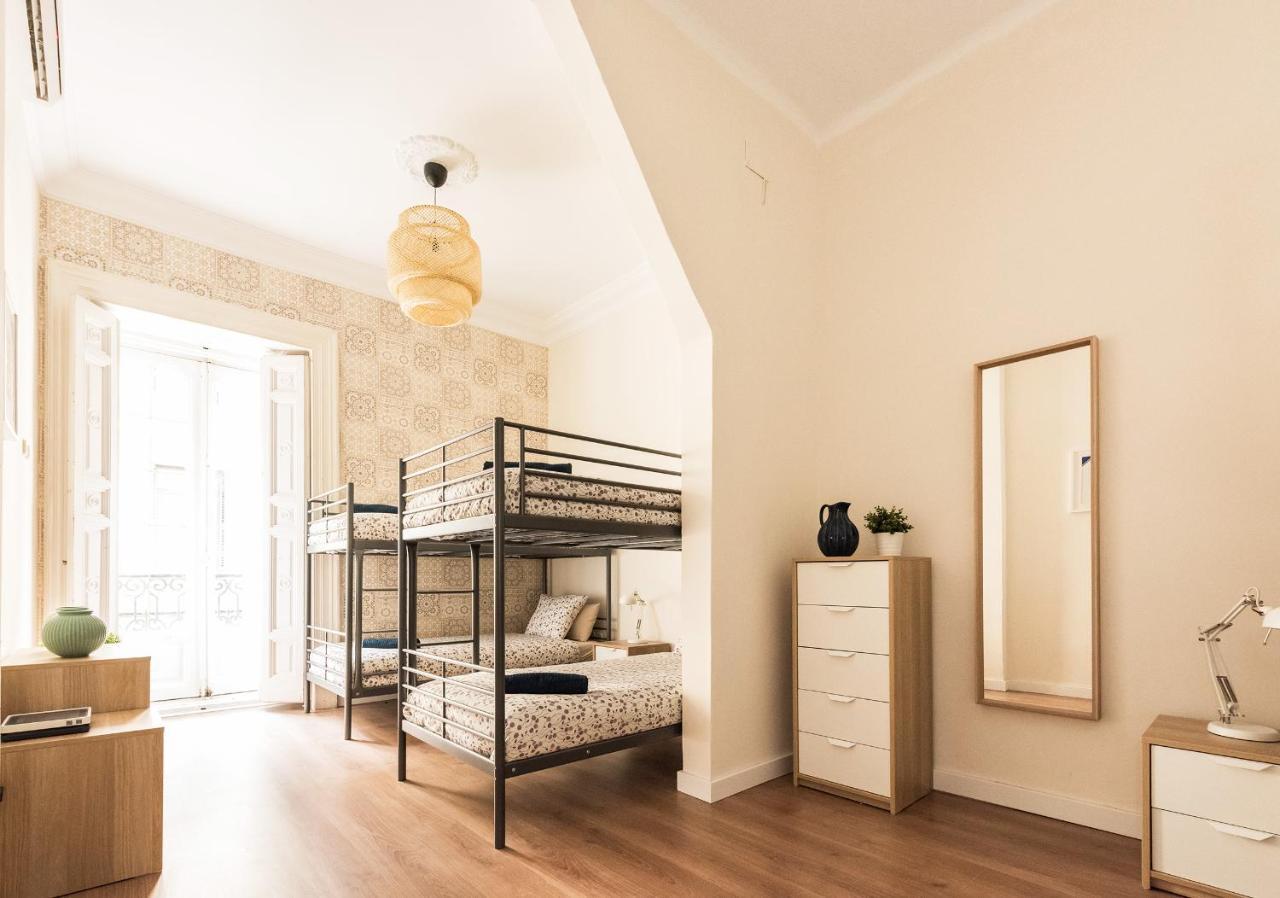 Puerta Del Sol Arrendamiento De Temporada Apartman Madrid Kültér fotó